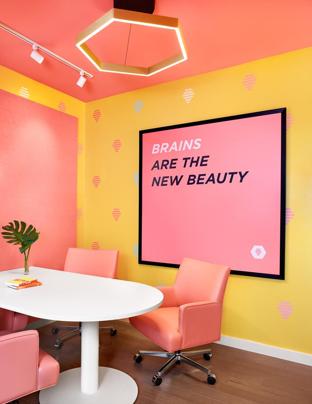 粉色系辦公室裝修設(shè)計風(fēng)格.jpg